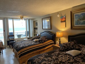 2 queen beds and direct view of the ocean 