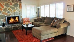 Beautiful Modern Lakefront A Living Room