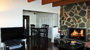 Cabin A Fireplace/TV