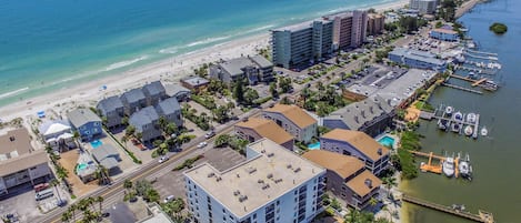 City view with beach that's perfect for your next summer vacation in Florida.