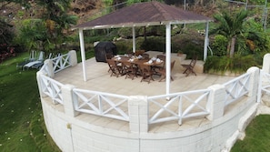 Alfresco dining