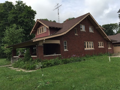 Milton Haus - 100 Year Old Farm House 
