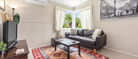 Stylish, air-con, bi-fold windows, quiet, peaceful outlook!