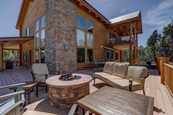 A beautiful cabin feel just outside Zion’s Canyon