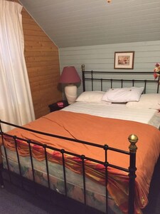 4 Bedroom Cottage On Manitoulin Island, Ontario