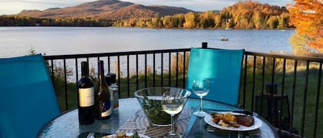 Lakefront property with a magnificient view of the mountain of Mont Tremblant