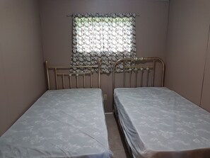 bed room #2
2 twin beds