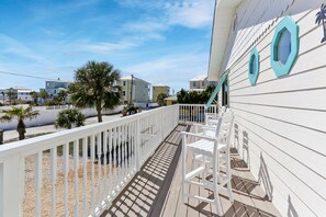 Roadside Gulf View Deck