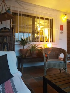 Casa eline romantic house with swimming pool at 300 m from the beach / casco antiguo