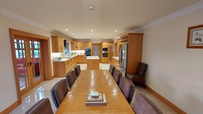 Spacious, modern fully equipped kitchen & dining space