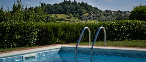 Veduta della Piscina e
del paese medievale di Barberino