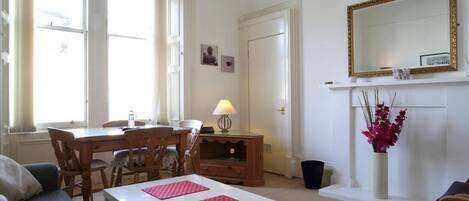 Living room with dining table and sofabed