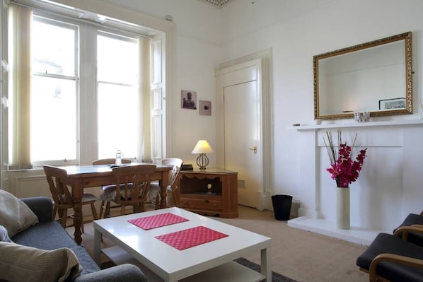 Living room with dining table and sofabed