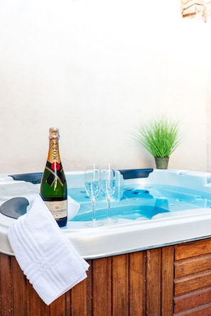 Bain à remous extérieur