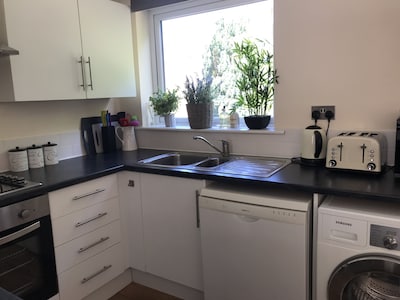 Spacious 3 Bed Town house, 5 mins walk from Bracknell Town Centre and Station