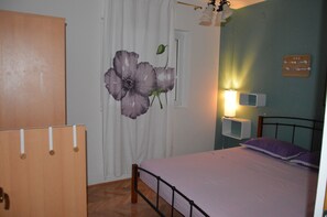 Schlafzimmer 1