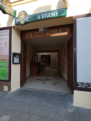 Check-in/check-out kiosk