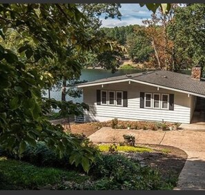 'Front of Lake House from top of driveway