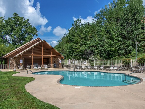 Welcome to Woodland Escape - Access to the Community's Seasonal Resort Pool