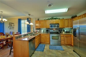 Beautiful, spacious fully stocked kitchen