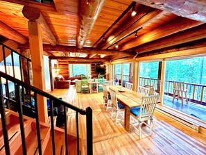 Diningroom with lake view