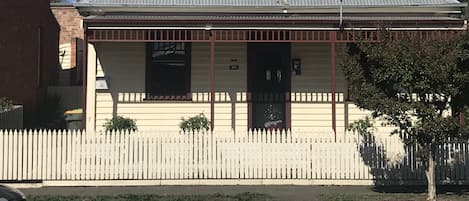 Front cottage facade