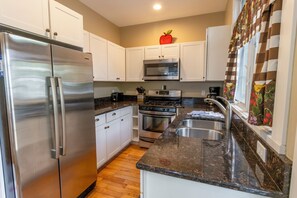 Main Level | Kitchen