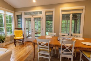 Main Level | Dining