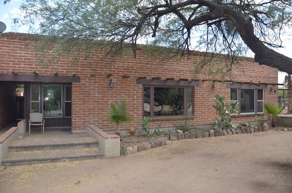 Front elevation, kitchen door is to right, not shown, with lockbox