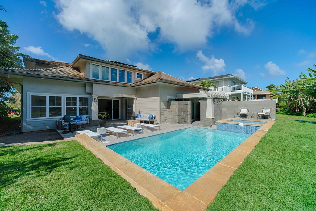 Hawaii Life rentals presents Makana Pool House