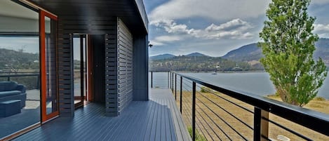 NEW BUILT 5 star TASMANIA'S ONLY 3 SIDED WATERFRONT and LARGEST HOLIDAY  RETREAT