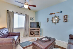 Living Room | Central A/C & Heating | Cable TV | Free WiFi
