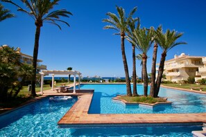 Swimming pool