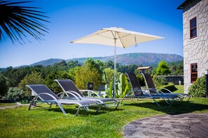 Esplanada da Piscina com vista para a montanha