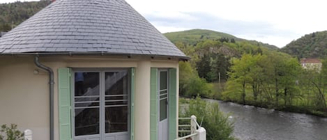  Maison du moulin  confortable  au calme, 4 pièces avec deux chambres avec WIFI