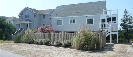 Beach 100 ft. Private pool for relaxing, 3 TVs, Screened porch, back deck