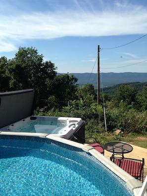 Pool Open & Hot Tub Overlooking the Mountains