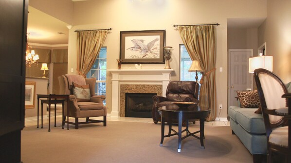 Living Room with fireplace