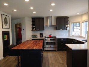 Newly Remodeled Kitchen with Quartz Countertops