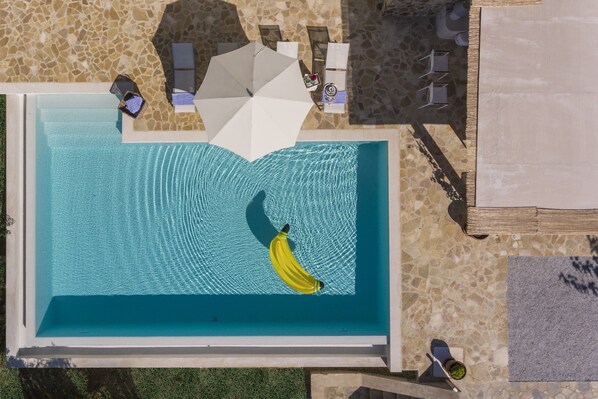 10x6 meters (33x20 feet) swimming pool