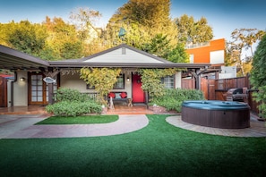 A secluded and quiet front yard.