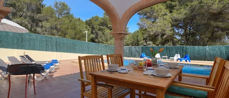 Outdoor dining area