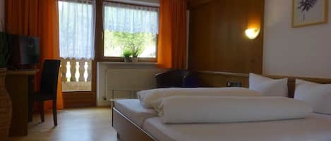 App 2 Hotel Tia Apart, Kaunertal, Zimmer und Ferienwohnung