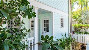 Southard Breezes Front Entrance - Enter your own tropical paradise!