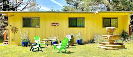 Meadowlark Farmhouse with fountain and outdoor seating