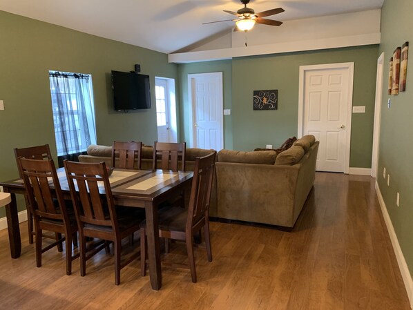 Living Room (TV) and Dining Area