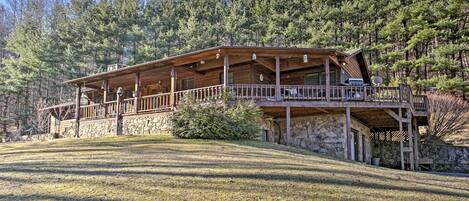 Waynesville Vacation Rental | 3BR | 2BA | 2,823 Sq Ft | Step-Free Access