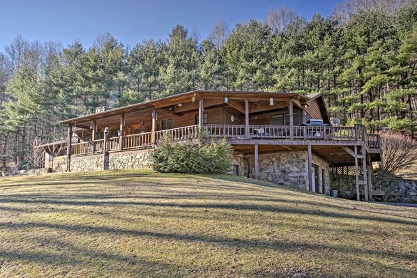 Waynesville Vacation Rental | 3BR | 2BA | 2,823 Sq Ft | Step-Free Access