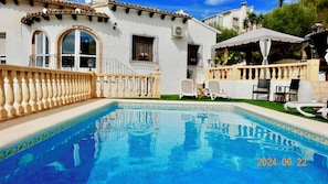 Newly grouted pool, perfectly maintained pool, lit at night. 