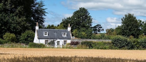 Garden Cottage, Teviot Bank - a quintessential country cottage surrounded by beautiful countryside